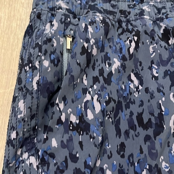 Athleta Avenue Wide Leg Crop Pants in blue camo - size 8 - Picture 7 of 14